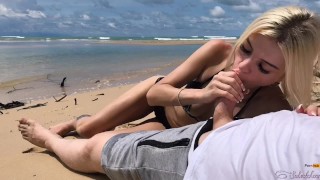 Sexo en público en la isla, acabando en mis panties - Freya Stein