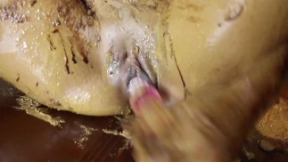 Арахисовое масло, шоколадный топпинг и мастурбация на кухонном столе