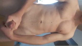  Немецкий парень крает свой член и кончает без помощи рук