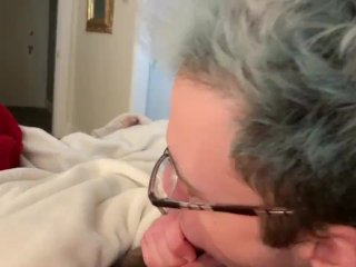 Giving my bf a blow job and swallowing 