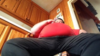 веселье с животом в клипе моих родственников