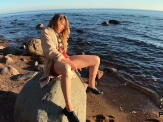 Teen Public Masturbation on the Beach - Black_Dildo and_LuxuryGirl