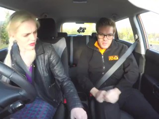 Fake Driving School Posh Tricher la femme avec de grands seins a des orgasmes forts