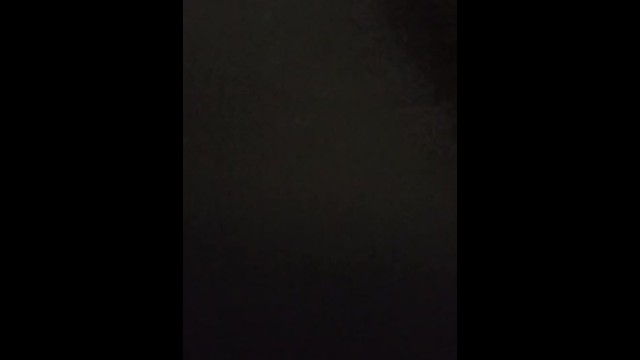 電車の中で角質のtgirlジャークオフ!