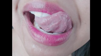 湿漉漉的嘴巴。