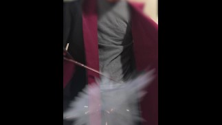 Заклинание волшебника, скрывающее эрекцию, приводит к обратному эффекту - огромный стояк выскакивает наружу!