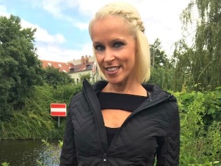 GERMAN SCOUT - GEILE MILF SOPHIE BEI SPONTAN CASTING IN IHREM BUERO GEFICKT