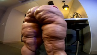 Ssbbw does cosplay with her huge ass