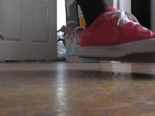 Крошки застряли на моих носках