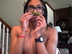 Tranny eats pickles - Screenshot 2 of 16 - Pickles