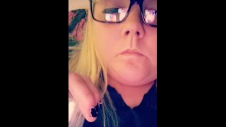 Stoner chick takes bong hit before solo