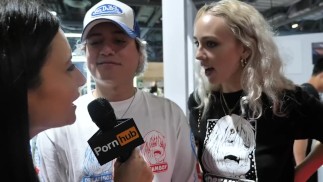 PORNHUB ARIA 和 RILEY REID DO COMPLEXCON 2018