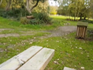 Трахни меня на скамейке в природном парке