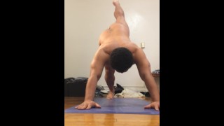 vlog # 80 yoga desnudo con un enfoque en mi cabeza, cuello, columna y espalda