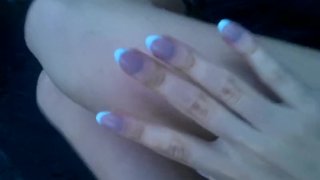 Mis uñas frescas mientras relaja mis dedos de los pies :)