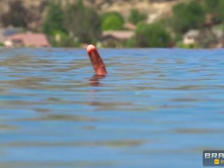 Brazzers-  Peli Roja Selena Santana Rebota Su Tracero En Un Pene Grande