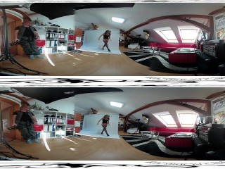 Крошечная фотосессия Сары Кей перед мастурбацией в белом ящике VR сцена 3DVR360 UD