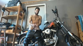 Jesse Prather gaat biker door Jesse Prather @manyvids swww.manyvids.co
