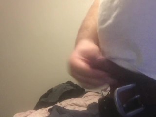 Медведь из колледжа бьет петуха с открытой дверью и соседями по комнате дома