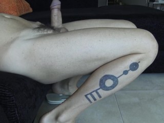 STRAIGHT MUSCLE GUY CUM SHOT 4K MONSTER COCK MASSIVE THIGHS_MUSCLED LEGS