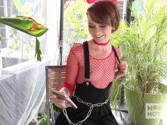 Redhead with short hair has first hook up with online date - Screenshot 1 of 16 - Hookuphotshot