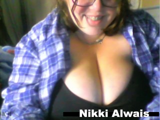 Nikki Alwais Plays with her HUGE DDD Titties and Sucks her BIG Nipples CAM