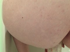BBW Pawg Pissing Into a Big Cup - Screenshot 10 of 16 - Piss