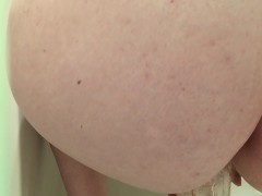 BBW Pawg Pissing Into a Big Cup - Screenshot 11 of 16 - Pissing