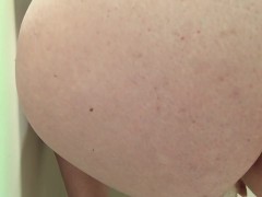 BBW Pawg Pissing Into a Big Cup - Screenshot 14 of 16 - Peeing Girls