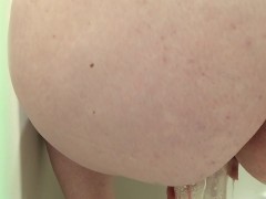BBW Pawg Pissing Into a Big Cup - Screenshot 7 of 16 - Pee