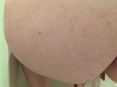 BBW Pawg Pissing Into a Big Cup - Screenshot 8 of 16 - Peeing
