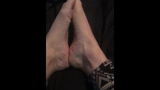 Sexy lil feet