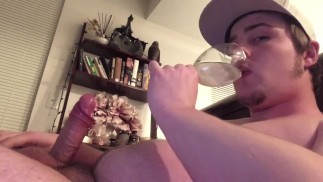 Bere il mio sperma mi fa eccitare! Sborrata continua! Immagino di essere una? ;p