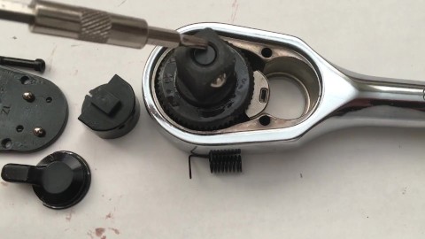 SLIPPERY HOT AND LUBED UP Stanley 89-819 1/2" Ratchet Disassembly Review
