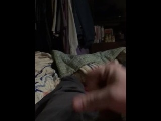 独奏胖男在床上抽搐小鸡巴