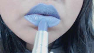 Ongebruikelijke gekleurde lippenstift toepassing