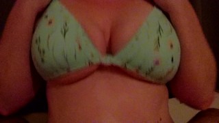 Chubby Milf users her Milkers