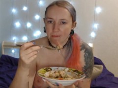 naked chubby webcam girl eating (foodfetish privat)