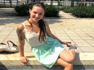 German Scout - 19-letnia Studentka Mia Wyruchana w Dupę Na Kastingu