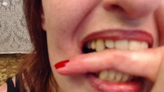 V200 핥아 물고 혀 이빨 입술 클로즈업 새벽스키에 맞춤 요청