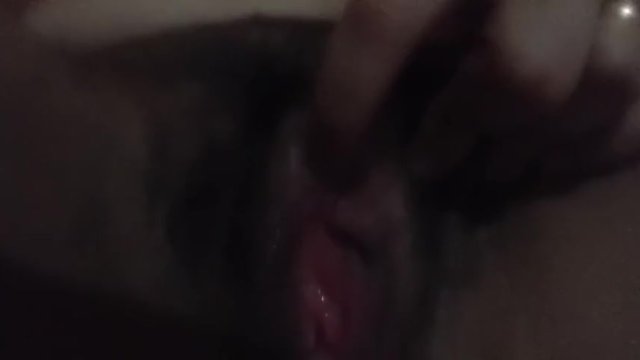 Puta tocandome la concha