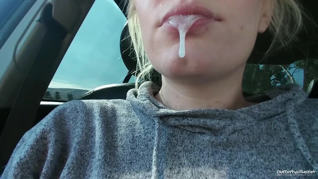 Elle lui vide les couilles sur une route publique - OurDirtyLilSecret