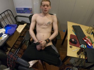 Masturbándose En La Cámara (Onlyfans.com/Flint-Wolf)