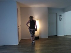 Custom Catwalk Striptease - Screenshot 2 of 16 - Mom