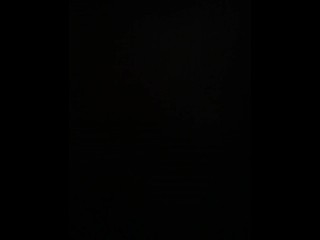 Застенчивая девушка трахает себя до сквиртующего оргазма