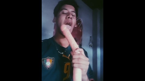 Kai G🍒 Argentino CHUPANDO DILDO de 45 CM