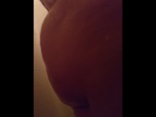 ТАТУИРОВАННАЯ ЖЕНЩИНА В УТРЕННЕМ ДУШЕ!!!