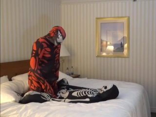 carnage and morphmouth strip down to their skeletons to shoot