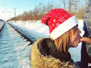 Winter Outdoor Amateur Blowjob on the Railway