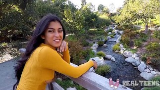 Echte Teenager - Latina Teenager Sophia Leone POV Blasen